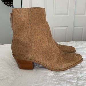 Able heeled boot. Size 10